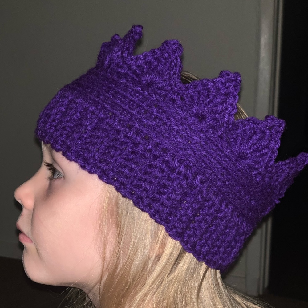 Crocheted 🧶 ear warmer- crown